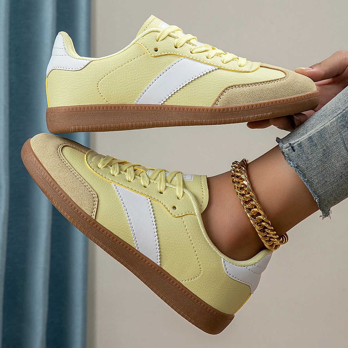 Zora Vintage-Inspired Sneakers