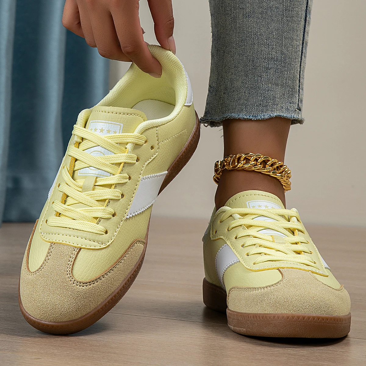 Zora Vintage-Inspired Sneakers