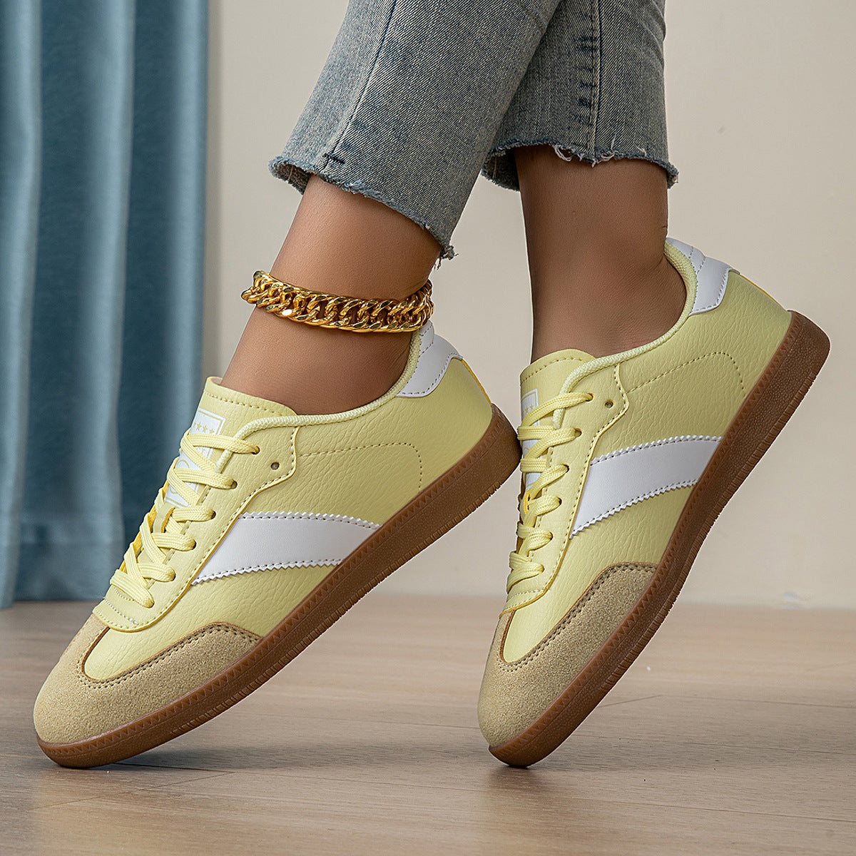 Zora Vintage-Inspired Sneakers